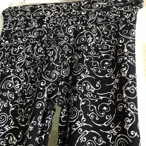 LuLaRoe Bottoms - Lularoe Black White Scrolls L/XL Kids Leggings LuLaRoe Bottoms - Lularoe Black White Scrolls L/XL Kids Leggings